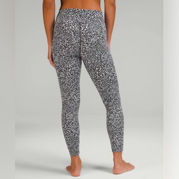 Lululemon InStill High-Rise Tight 25" - Warped Grain Alpine White Black … - Picture 2 of 9